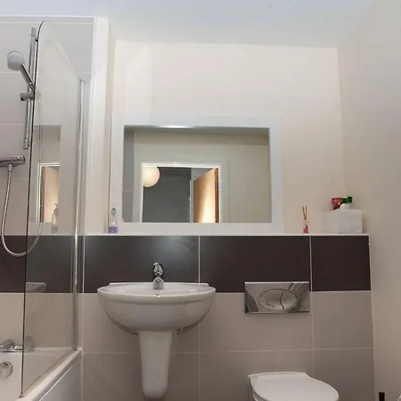 Comfortable 2 Bedroom