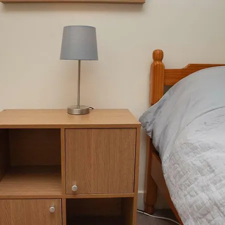 Comfortable 2 Bedroom شقة بريستول
